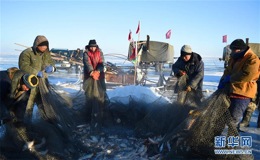 Nachhaltiger Winterfischfang in der Inneren Mongolei