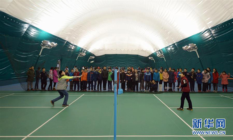 Not macht erfinderisch: Aufblasbare Sporthalle