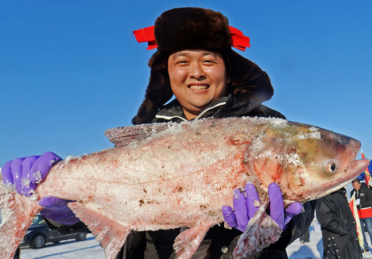 Winterfischen in der nordostchinesischen Provinz Liaoning