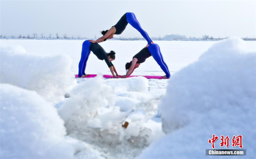Yoga im Schnee