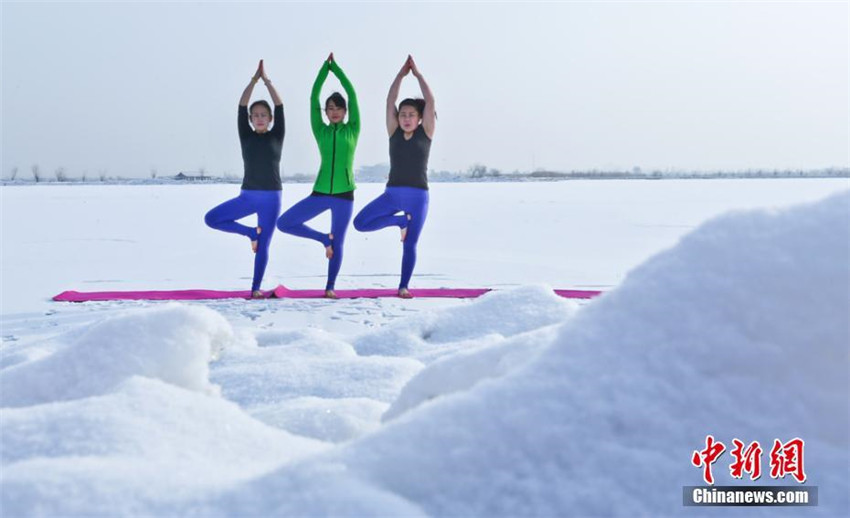 Yoga im Schnee