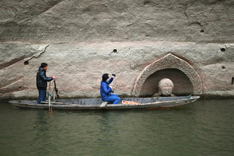 Antiker Buddha nach niedrigem Wasserstand in Ostchina gefunden