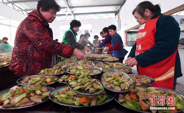 Vegetarisches Bankett im Fuzhouer Guanyin-Tempel zieht fast 2.000 Besucher an