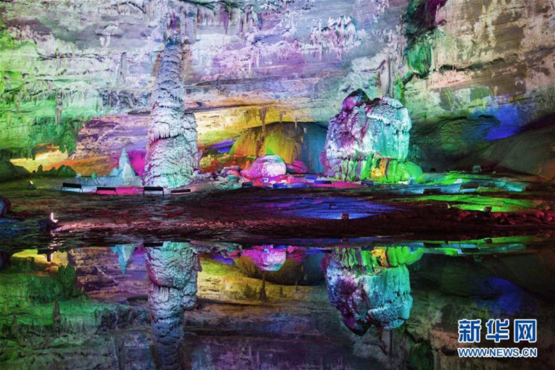 Jiujiangs fantastische Drachenpalast-H?hle