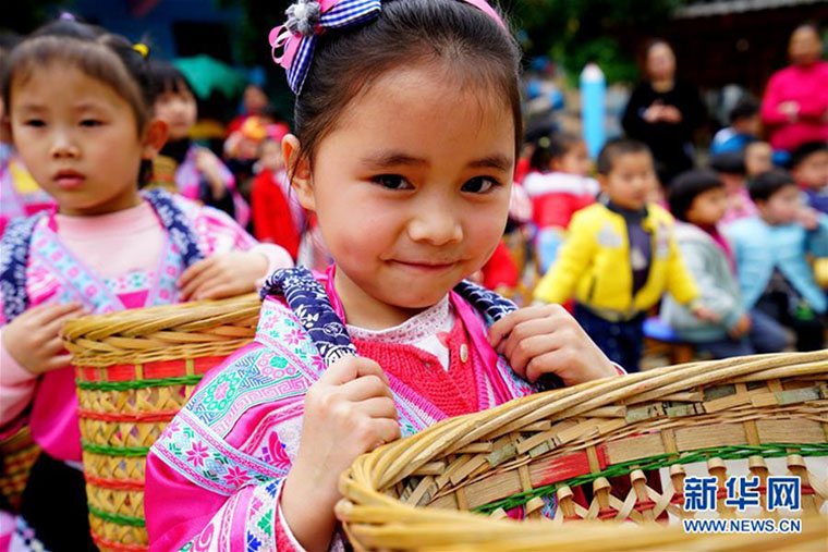 Die Zhuang feiern das Shangsi-Fest