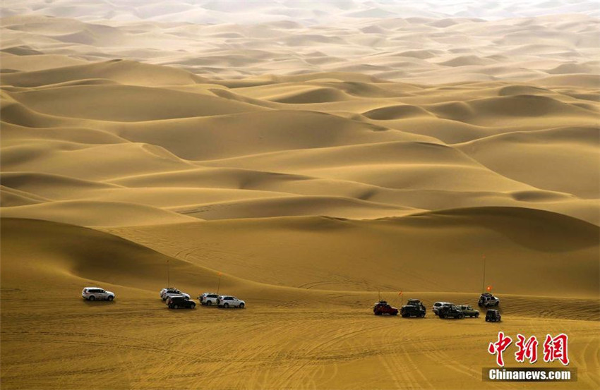 Mit Gel?ndewagen durch Xinjiangs Sandwüste