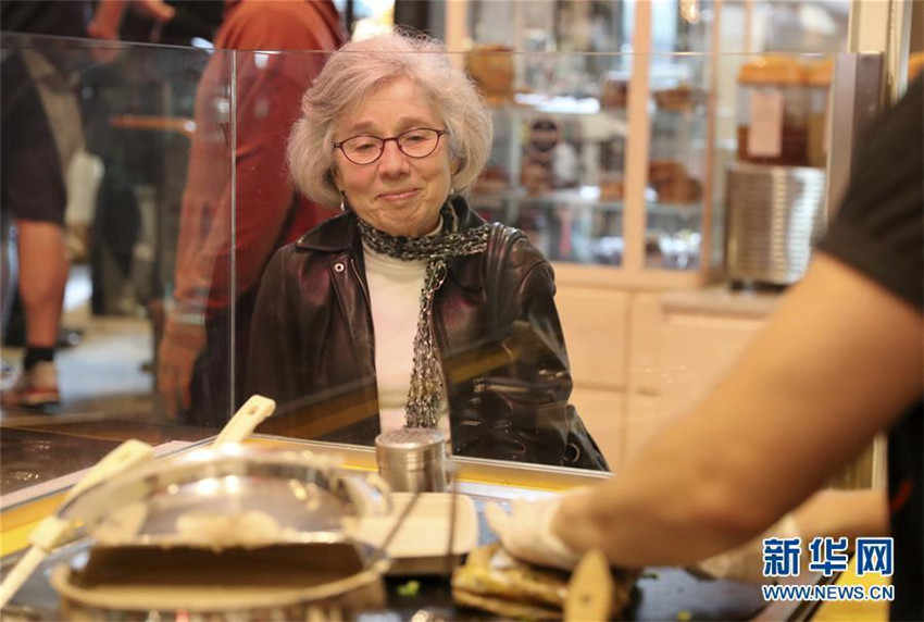 US-Amerikaner verkauft chinesische Pfannkuchen in New York