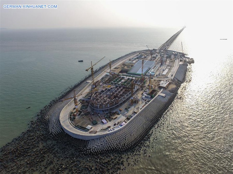 Hong Kong-Zhuhai-Macau-Brücke wird zusammengefügt