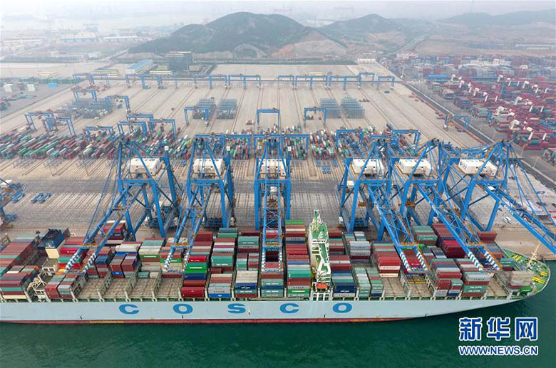 Inbetriebnahme eines vollautomatisierten Containerterminals im Qingdaoer Hafen