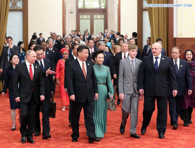 Xi Jinping nimmt mit Ehreng?sten des 