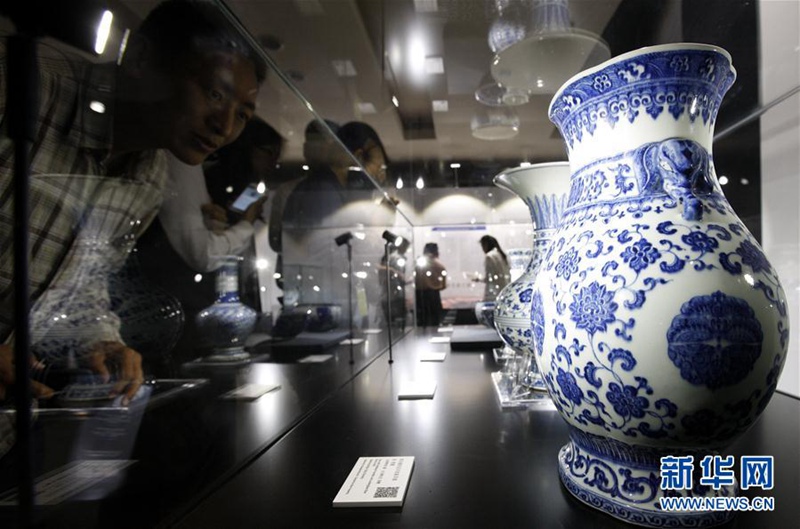 Sonderausstellung zu blauwei?em Porzellan in Shanghai