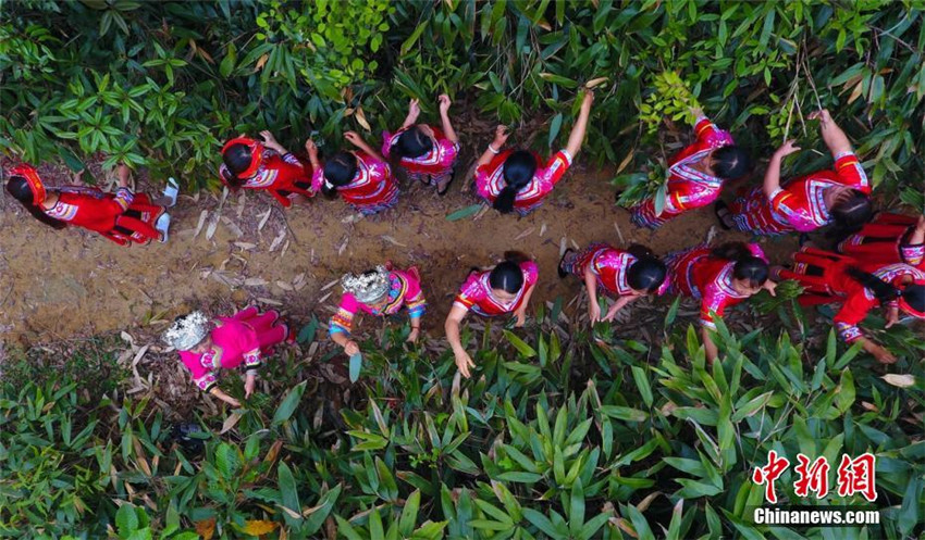 Hunan: Yao-Volk bereitet sich auf das Drachenbootfest vor