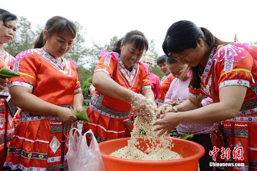 Hunan: Yao-Volk bereitet sich auf das Drachenbootfest vor
