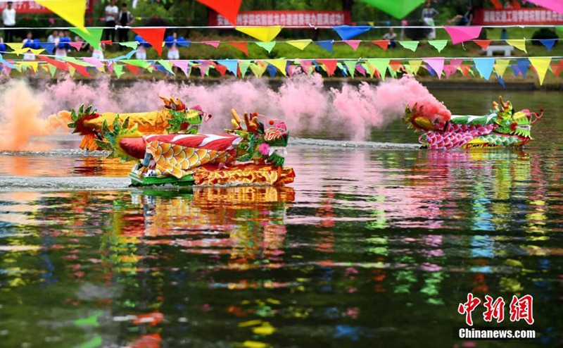 Erstes intelligentes Hochschul-Drachenbootrennen aus der Vogelperspektive 