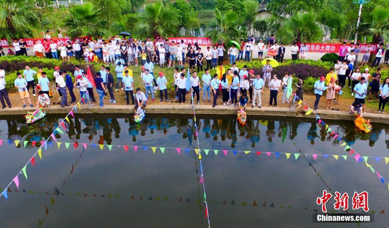 Erstes intelligentes Hochschul-Drachenbootrennen aus der Vogelperspektive 