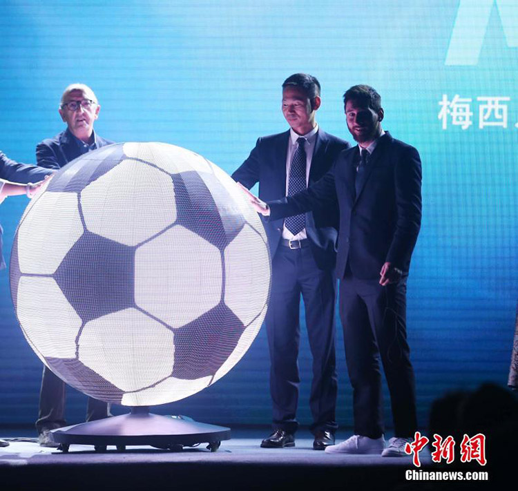 Messi er?ffnet interaktiven Fu?ball-Erlebnisraum in China