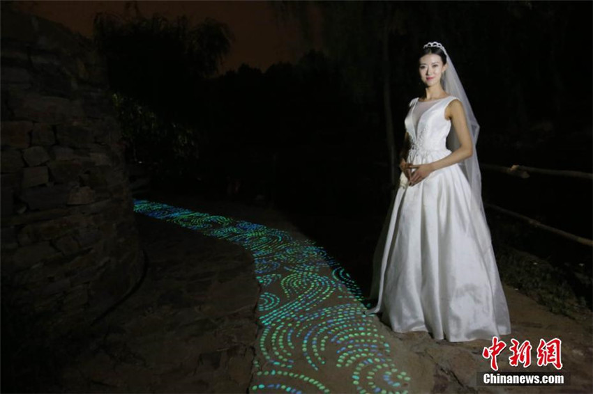 Sternennacht: Fluoreszierender Gehweg in Zhengzhou