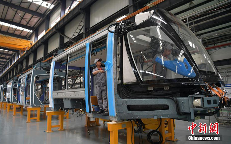 Chengdus erste Stra?enbahnlokomotive stellt sich vor