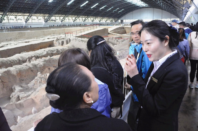 Direktor von Freer Gallery and Sackler Gallery besucht Museum vom Mausoleum des Qinshihuangs