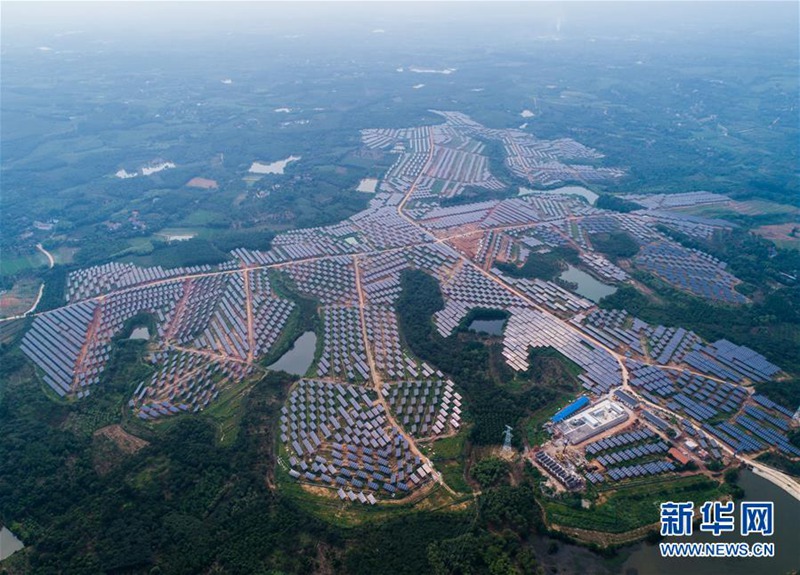 Zhejiang: Photovoltaikanlagen auf Feldern gehen ans Netz