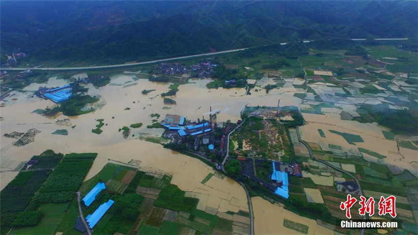 Oberlauf des Perl-Flusses von überschwemmungen betroffen