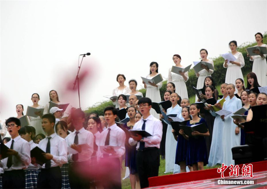 Zhangjiajie: Chor auf dem Dach