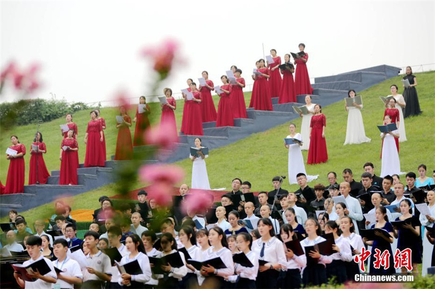 Zhangjiajie: Chor auf dem Dach