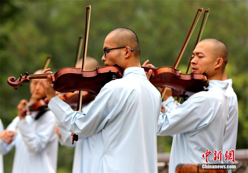 Zhangjiajie: Chor auf dem Dach