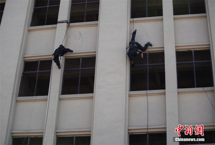 Chongqinger Polizei übt für den Terror-Ernstfall