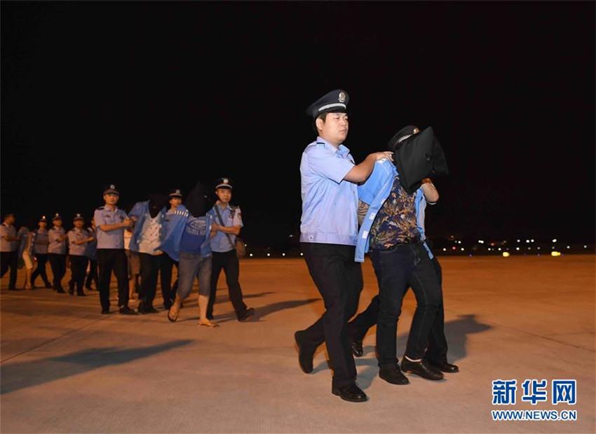 122 Verd?chtige aus Kambodscha zurückgeholt