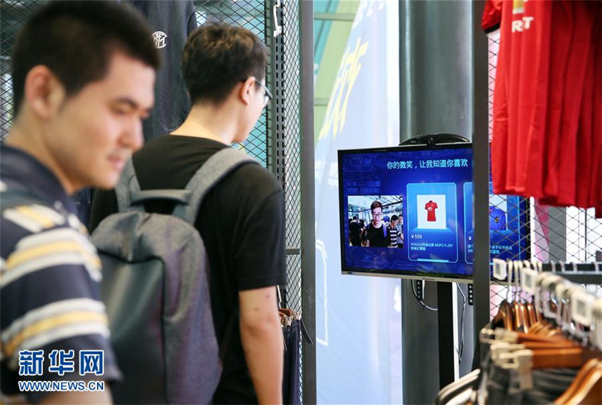 Suning er?ffnet ersten Selbstbedienungsladen in China