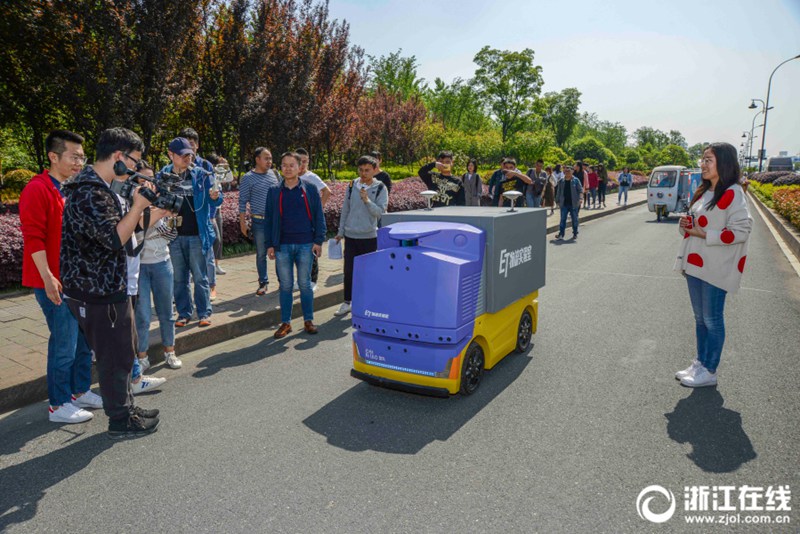 Unbemannter Lieferwagen in Hangzhou getestet 