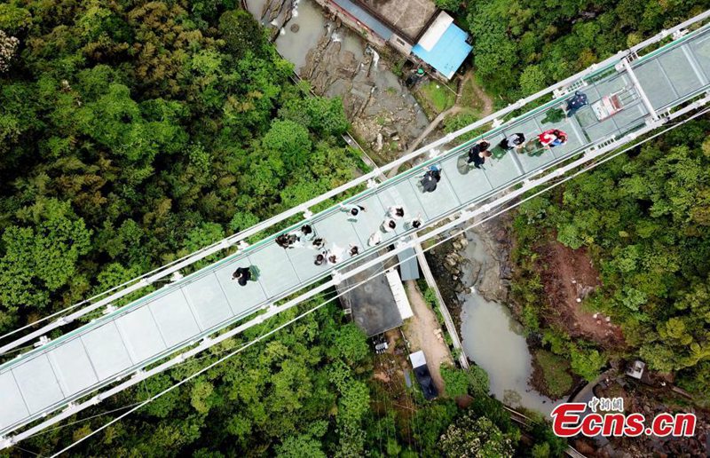 Der Glasgehweg in Fujian