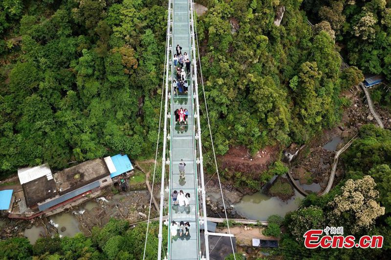 Der Glasgehweg in Fujian