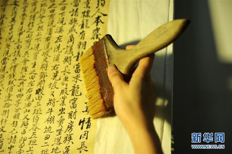 Junge Restauratoren für den Erhalt der Jinping-Aufzeichnung