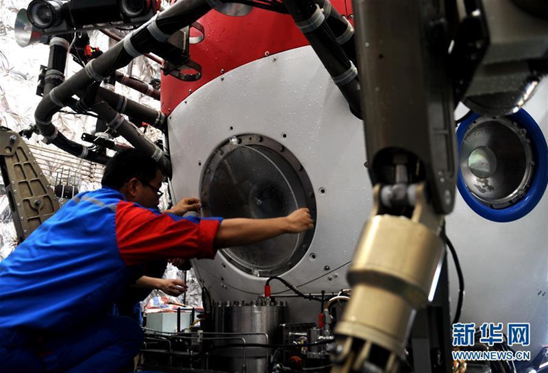 Ein bemanntes Tauchgef?hrt entnimmt Proben aus dem Südchinesischen Meer