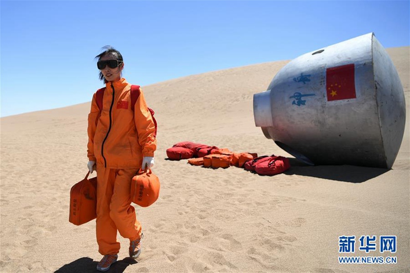 Chinesische Astronauten führen ihr Wüsten-überlebenstraining durch