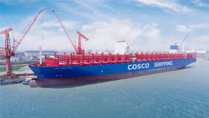 Chinas Schiffsbauer liefert riesiges Containerschiff aus