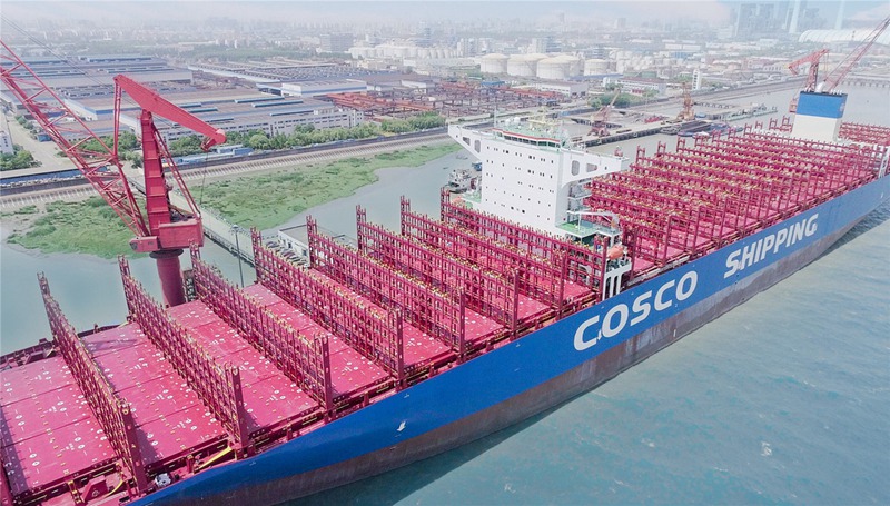Chinas Schiffsbauer liefert riesiges Containerschiff aus