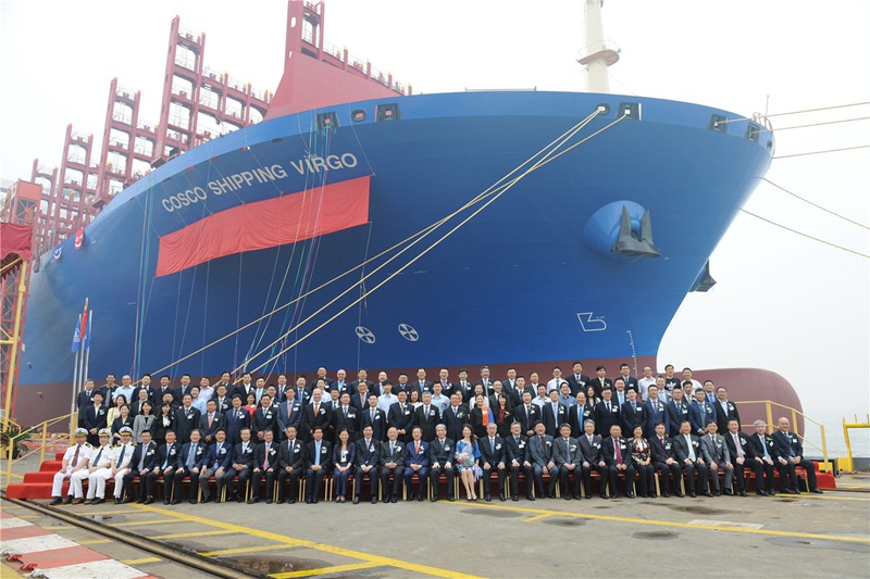 Chinas Schiffsbauer liefert riesiges Containerschiff aus