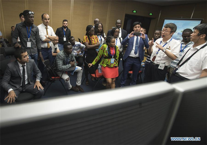 Menschen aus 13 Nationen besuchen Chinas Fahrschule für Hochgeschwindigkeitszüge