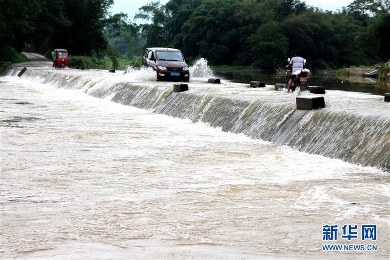 Südwestchina: überschwemmungen und Erdrutsche durch Regenschauer