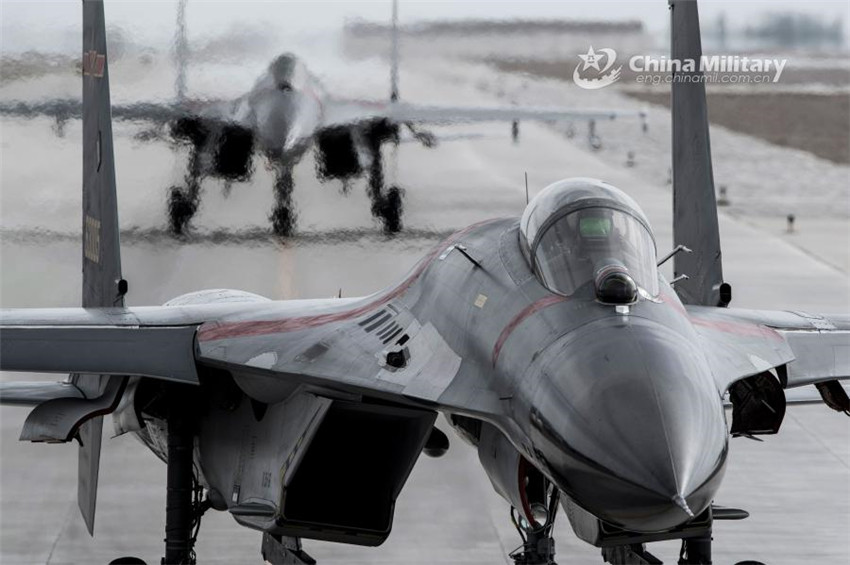 Trainingsman?ver ?Red Sword-2018“ der chinesischen Luftwaffe