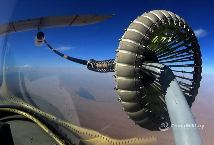 Trainingsman?ver ?Red Sword-2018“ der chinesischen Luftwaffe