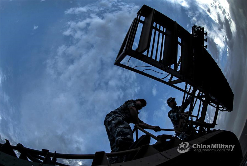 Trainingsman?ver ?Red Sword-2018“ der chinesischen Luftwaffe