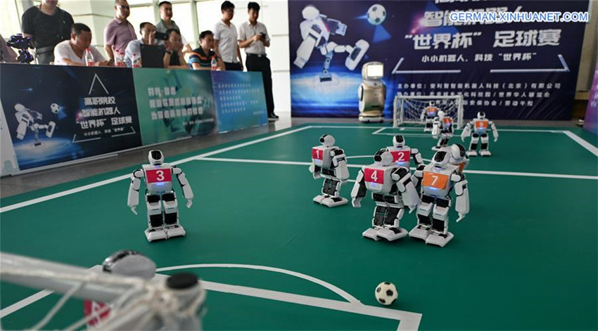 Roboter-Fu?ballspiel findet in Beijing statt