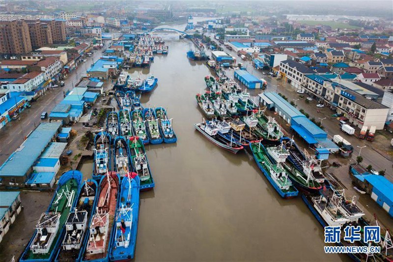 Taifun Ampil fegt über Ostchina