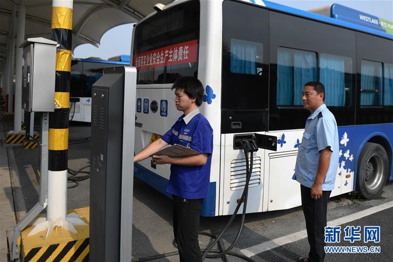 2000 Elektro-Busse nehmen Betrieb in Hangzhou auf
