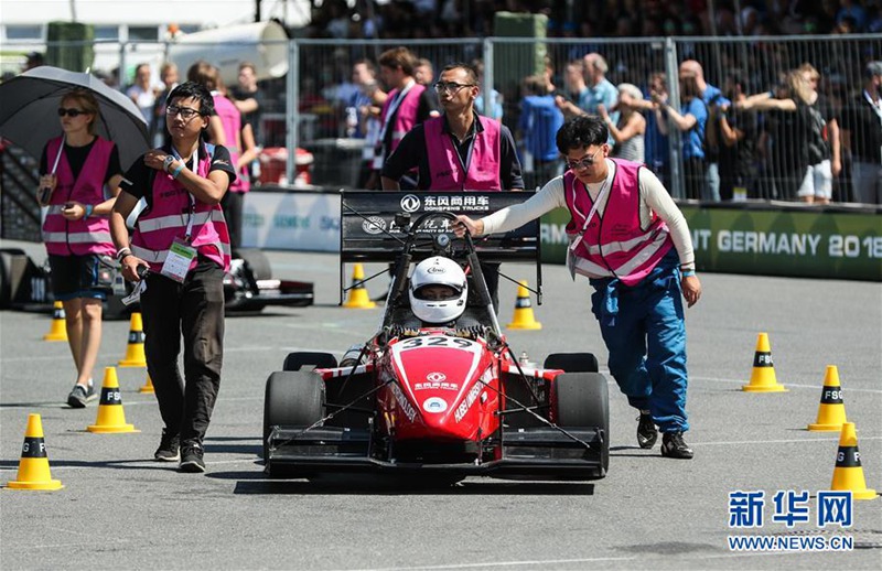 Chinesische Teams nehmen an Formula Student Wettkampf teil
