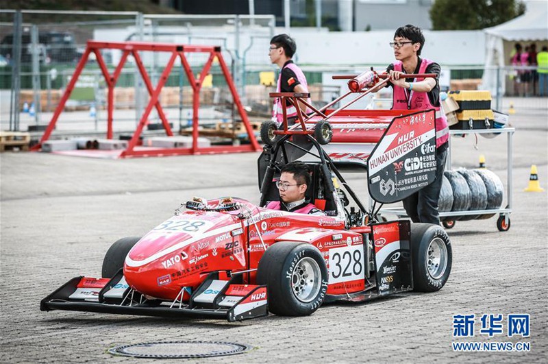 Chinesische Teams nehmen an Formula Student Wettkampf teil